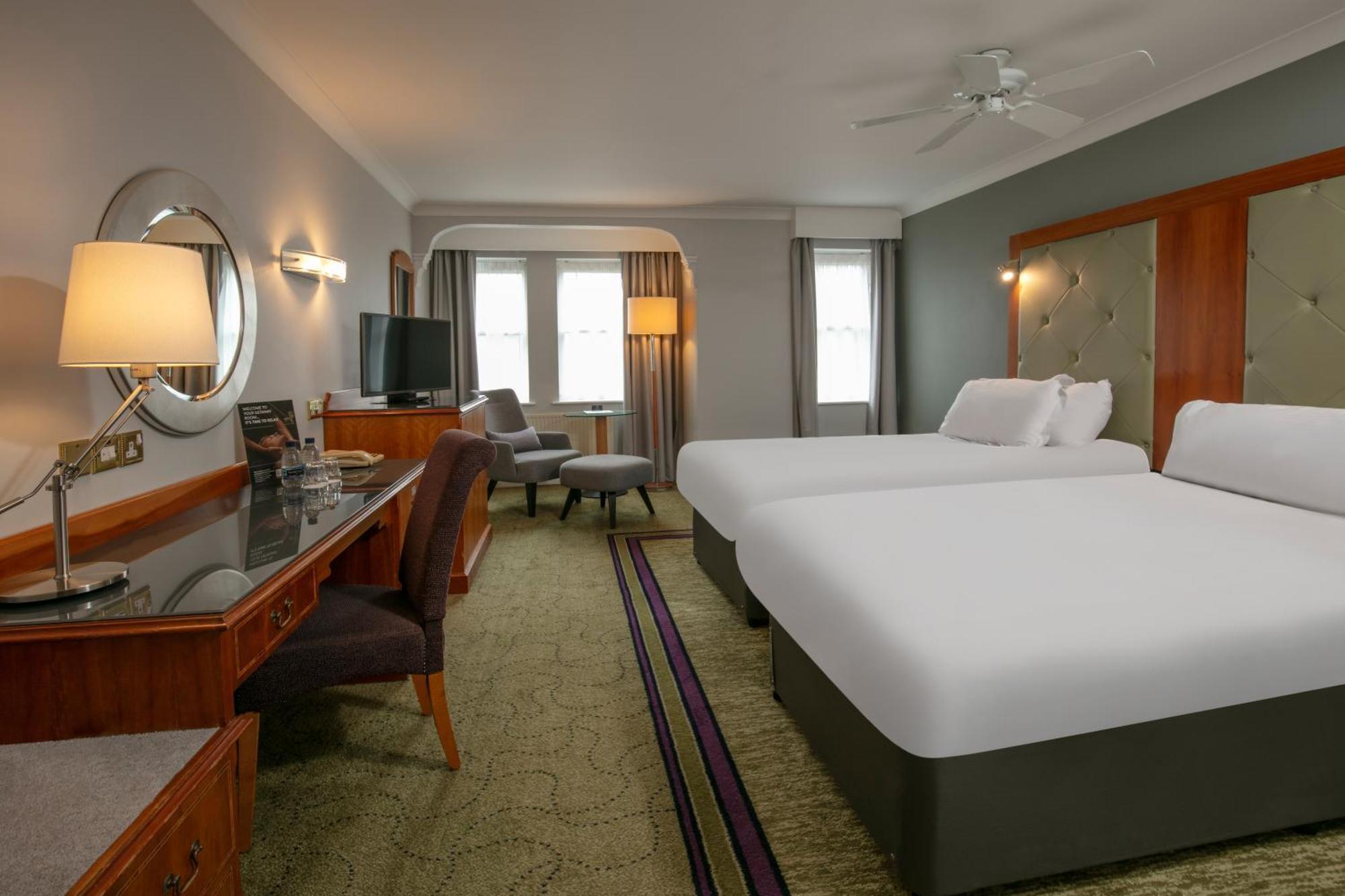The Park Royal Hotel & Spa Warrington  Extérieur photo